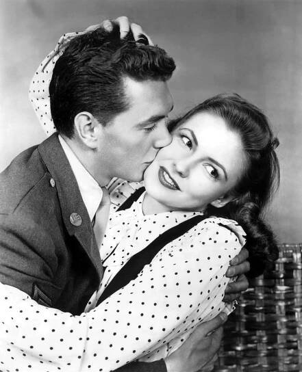 HOLLYWOOD CANTEEN, from left: Robert Hutton, Joan Leslie, 1944