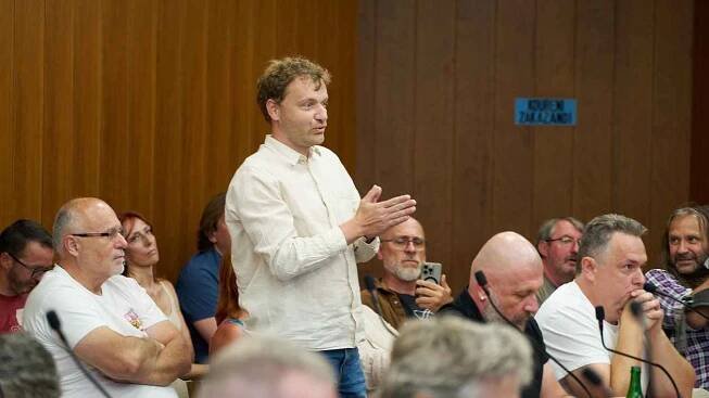 Autor petice za záchranu lomu v Libči Martin Hanousek na zasedání zastupitelstva Trutnova marně žádal o vystoupení.