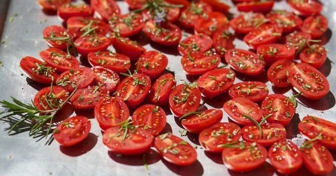 Velká úroda rajčat? Přinášíme 3 tipy na jejich snadné zpracování