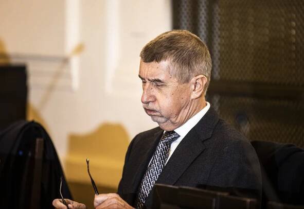 Obrazem: Babišův těžký den u soudu