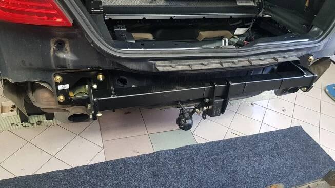 Mercedes Benz R r.v. 2013 - vertikální tažné zařízení Auto Hak + 7 pin zásuvka - fatomas.cz