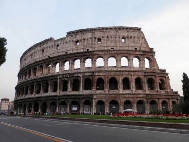 Soubor:Koloseum Roma fc08.jpg – Wikiknihy