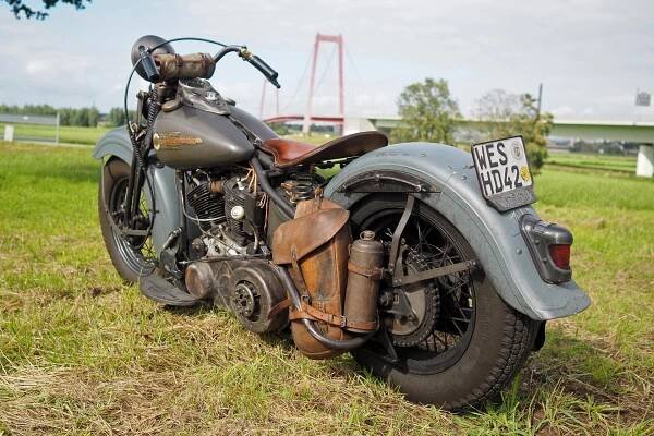  Knucklehead 