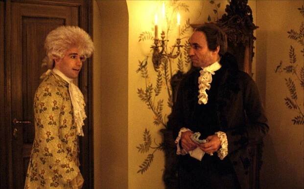 FOTO: Tom Hulce jako Mozart a F. Murray Abraham jako Salieri.