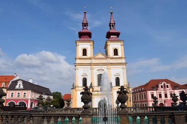 Kadaň ukazuje, jak na klima. Vsadila na květnaté louky, stromy i dešťovou vodu
