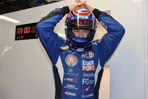 Videodotazník pro Tomáše Engeho: Formule znamenala adrenalin, táta byl proti