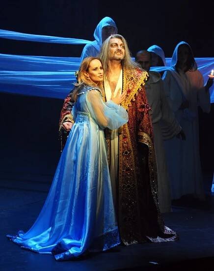 FOTO: Monika Absolonová a Daniel Hůlka v muzikálu Dracula (2009) – stránka 4