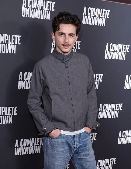 Timothée Chalamet at an event for Bob Dylan: Úplně neznámý (2024)