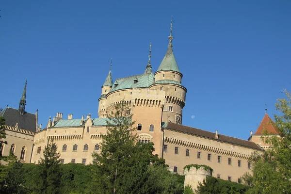 Bojnický zámek, který před 2. světovou válkou... | iROZHLAS - spolehlivé zprávy