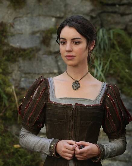 Bylo, nebylo - Wake Up Call - Z filmu - Adelaide Kane