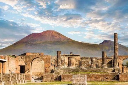 Pompeii Day Trip from Rome with Mount Vesuvius or Positano Option