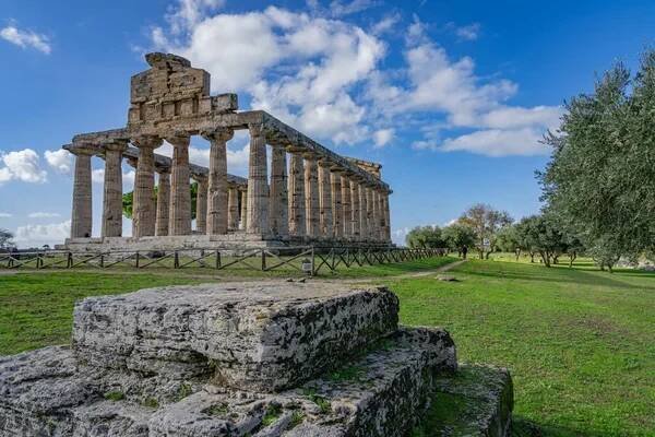 Ohromující chrám Athény v Paestum Itálie — Stock obrázek