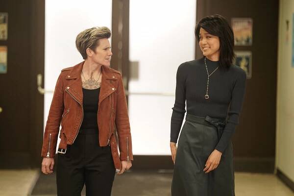 A Million Little Things - School Ties - Z filmu - Cameron Esposito, Grace Park
