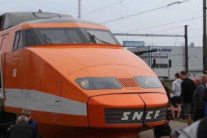 Souprava TGV, která v roce 1981 jela rekordní rychlostí 380 kilometrů v hodině, bude až do odpoledne k vidění na jihlavském hlavním nádraží.