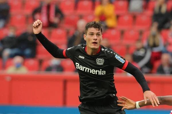 Leverkusen si se Schickem v základu otevřel střelnici, Dortmund prohrál