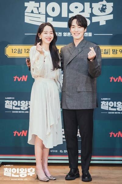 Shin Hye Sun o svojej role v Mr. Queen: Keďže je to dráma o výmene duší, dám do nej svoju dušu - Asianstyle