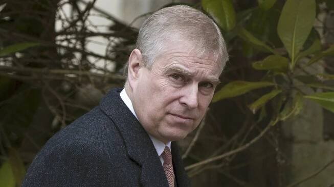 Princ Andrew kvůli sexuálnímu skandálu vrátil vojenské tituly a královské záštity - Novinky
