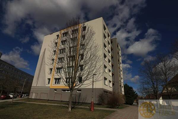 Pronájem bytu 3+1 na Náchodském sídlišti, 12 500 Kč/měs