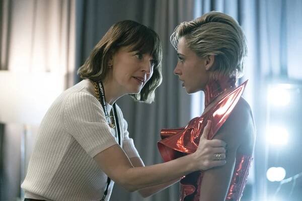 Rosemarie DeWitt, Naomi Scott - Úsměv 2 - Z filmu