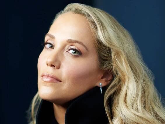 Elizabeth Berkley Lauren on Saved by the Bell’s Reboot, Showgirls’ Renaissance, and Her Mission to Help Teen Girls