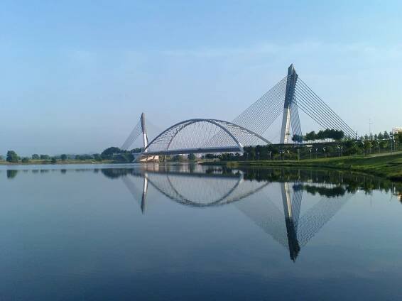Seri Saujana Bridge - Wikipedia