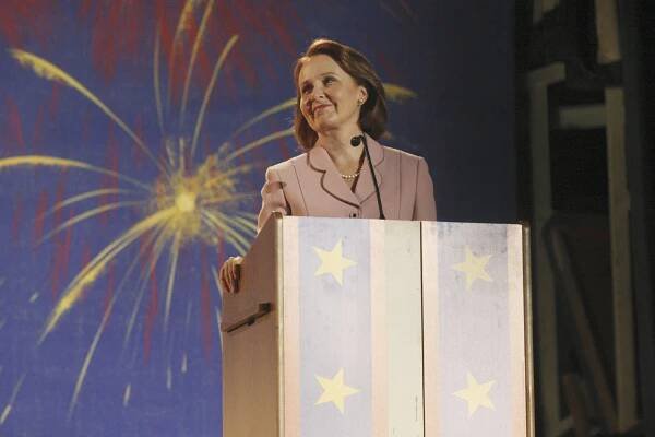 Skandál - The Trail - Z filmu - Kate Burton