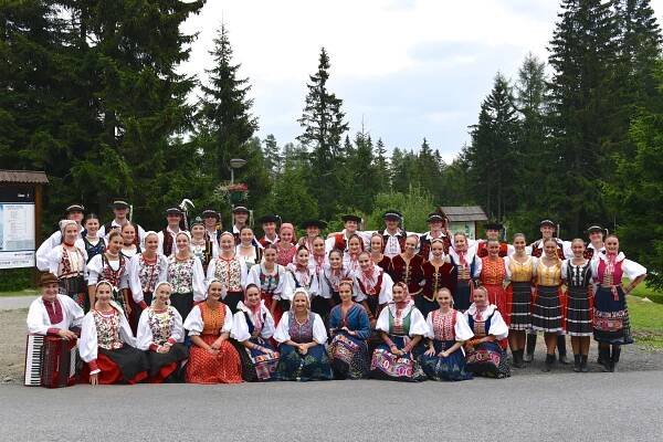 Lúčnica in Tatry – Singing at Štrbské pleso (mountain lake in High Tatras) – Lúčnica