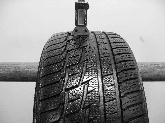 Použité-Pneu-Bazar - 225/40 R18 MATADOR MP92 SIBIR SNOW -kusovka-rezerva 4mm