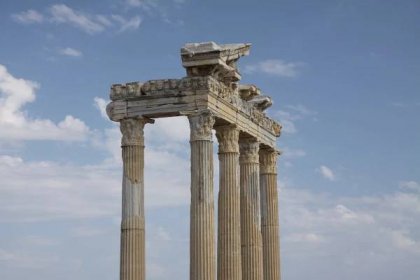 sloupy Apolonova chrámu