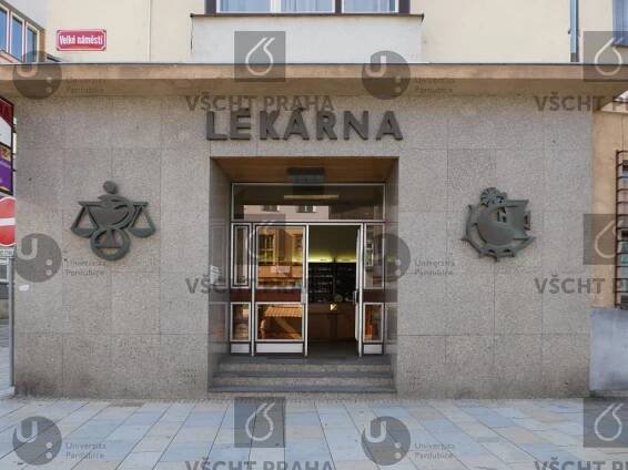 Znaky lékárenství | Sochy a města