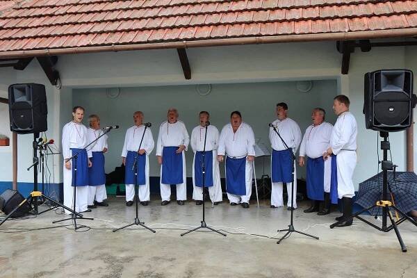 Vaření trnek – Obec Dolní Němčí