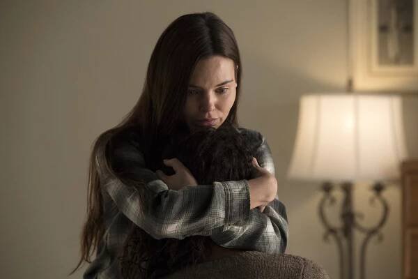 Siréna - Aftermath - Z filmu - Eline Powell