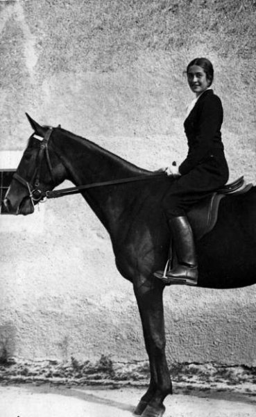 Magda Husáková – Lokvencová - PRVÁ