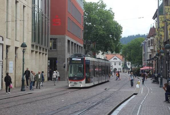 Freiburg – Straßenbahnen und Busse in Krefeld