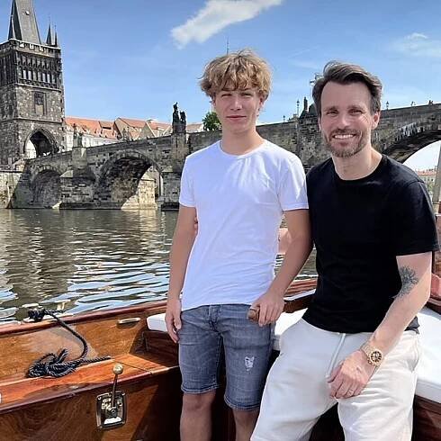 Syn Leoše Mareše Jakub oslavil osmnáctiny