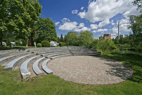 Camping KNAUS Campingpark Frickenhausen | 4-hvězdičkový | Bavorsko | VacanceSelect.com