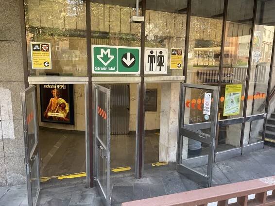 Fotogalerie • Strašnická E3 (Zastávka tramvaje, autobusu, stanice metra A) • Mapy.com
