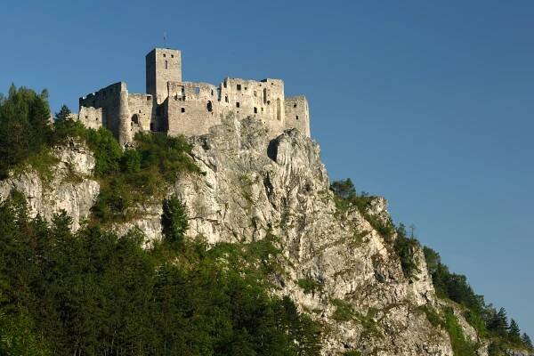 Kam na výlet? Slovenské hrady otvárajú svoje brány | Domolenky