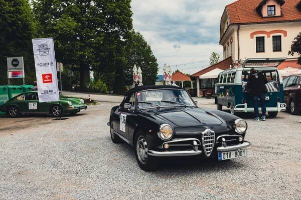 Oldtimer Express 2024 pokořil Atény, přes Černou horu a Albánii to byla síla