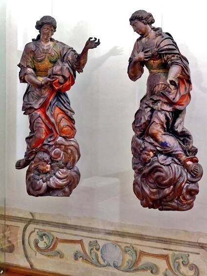 Fotografie - Arcidiecézní muzeum Olomouc - sochy sv. Pauliny a Barbory - 08.03.2020