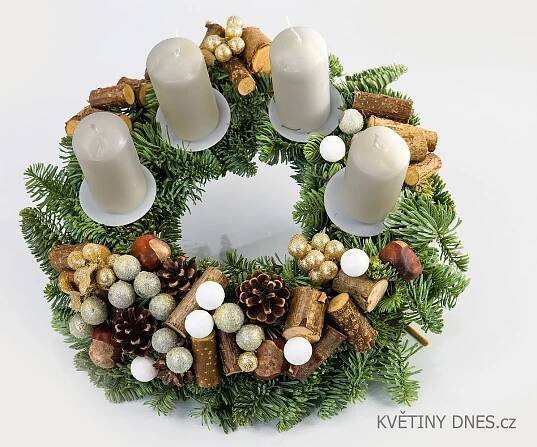 Adventní věnec 1 Květiny online - květinářství Praha Pankrác - netradiční kytice, dárky pro muže, dárkové koše, ovocné kytice