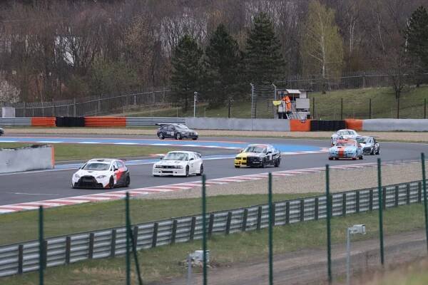 FOTO: Autodrom hostil další ročník vytrvalostního závodu Le Most