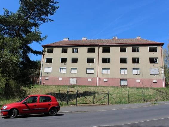 Zdevastované byty zastupitelé opět odmítli koupit a tak budou strašit dál