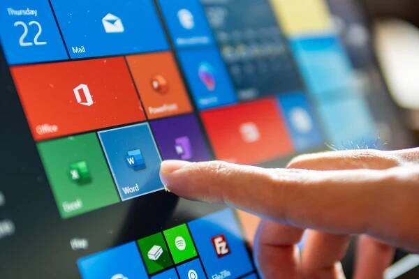 Levný software: Jak bezpečně ušetřit s druhotnými licencemi na Windows a Office