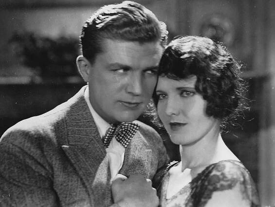 The Masked Menace - Z filmu - Jean Arthur