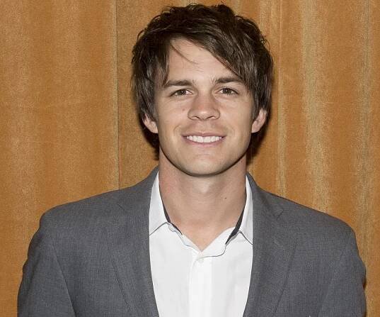 Johnny Simmons Biography - Facts, Childhood, Family Life & Achievements