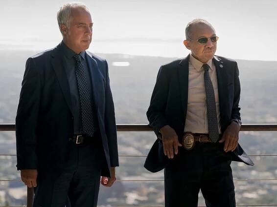 Titus Welliver, Paul Calderon - Bosch - The Greater Good - Z filmu