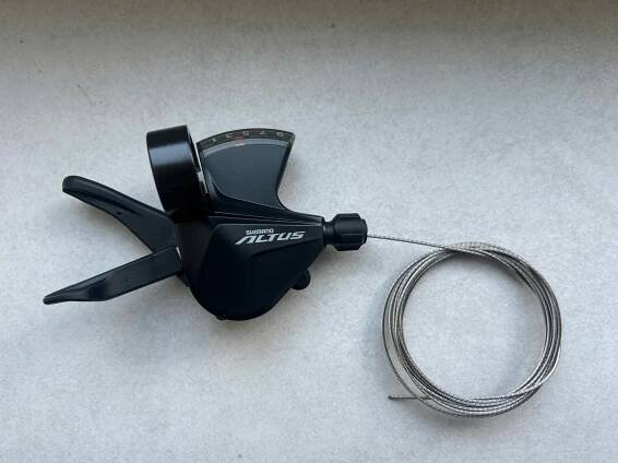 Pravá manžeta SHIMANO Altus SL-M2010 9S 2400 mm lanko Kód výrobce SLM20109RA