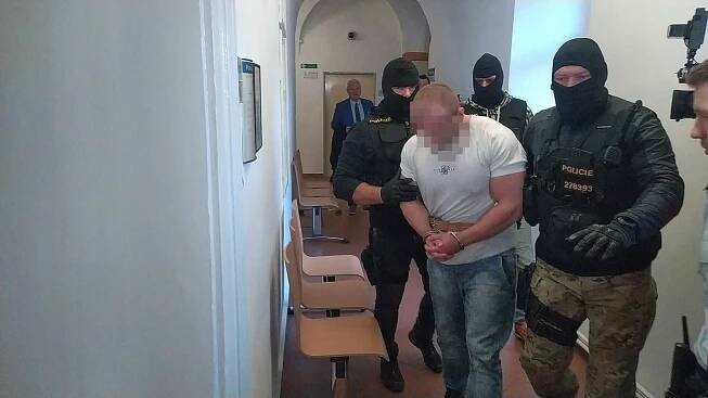 Vražda na privátu a posypání žíravinou. Případ míří k soudu, muže viní z dalšího zločinu