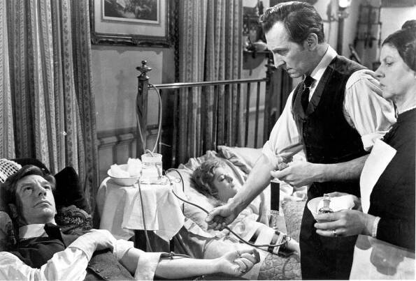 Michael Gough, Peter Cushing - Dracula - Z filmu